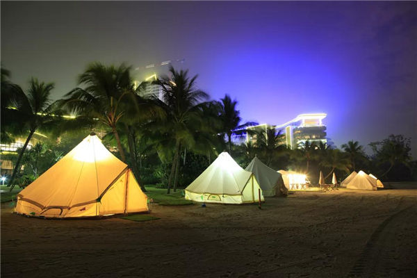 夜幕下的森林城市沙滩帐篷